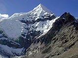 Индийские спасатели пока не могут пробиться к трем российским туристам, заблокированным на высоте 4900 м в Гималаях