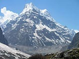 Спасатели продолжают поиски трех российских туристов в Гималаях: двое из них в тяжелом состоянии
