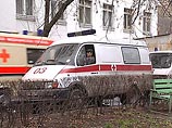 Сейчас на месте происшествия работают спасательные бригады и врачи "скорой помощи", "причины обрушения выясняются", сказала Красногорова.   
