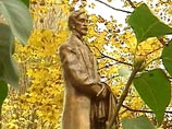 В Москве открыт памятник писателю Ивану Бунину В Москве открыт памятник писателю Ивану Бунину