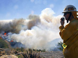 За последние три дня 14 лесных пожаров уничтожили тысячи зданий и более 1100 квадратных километров леса от северной части округа Лос-Анджелес до юго-востока Сан-Диего