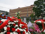 Российские правозащитники помянут у Соловецкого камня в Москве жертв сталинских репрессий