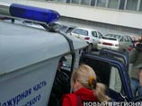 В Екатеринбурге задержаны активисты "Яблока", завесившие памятник декабристам плакатами в защиту Ходорковского В Екатеринбурге задержаны активисты "Яблока", завесившие памятник декабристам плакатами в защиту Ходорковского