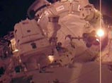 Астронавты Скотт Паразински и Дуглас Уилок с шаттла Discovery начали первый из пяти запланированных выходов в открытый космос