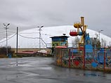В Магадане из-за выпавшего снега просела часть крыши строящегося Ледового дворца В Магадане из-за выпавшего снега просела часть крыши строящегося Ледового дворца