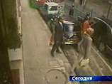 Он пояснил, что и ранее сообщал полиции, как Анри Поль, ожидая за рулем автомобиля Mercedes Диану на выходе из парижской гостиницы Ritz и беседуя с дежурившими у ворот журналистами, "пытался создать атмосферу давления и ожидания" Он пояснил, что и ранее сообщал полиции, как Анри Поль, ожидая за рулем автомобиля Mercedes Диану на выходе из парижской гостиницы Ritz и беседуя с дежурившими у ворот журналистами, "пытался создать атмосферу давления и ожидания"
