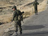 боях участвуют и сухопутные войска – 5000 военных действуют против группировки из примерно 100 курдов, а еще 5000 военнослужащих преследуют отряд из 40 мятежников. боях участвуют и сухопутные войска – 5000 военных действуют против группировки из примерно 100 курдов, а еще 5000 военнослужащих преследуют отряд из 40 мятежников.