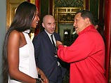 Прибыв к резиденции венесуэльского лидера, Кэмпбелл охотно позировала журналистам и улыбалась, однако не стала комментировать цель своего визита и темы бесед с Чавесом