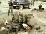 Во вторник патруль российских миротворцев задержал и разоружил в селе Ганмухури в Зугдидском районе республики пятерых грузинских полицейских, которые угрожали расстрелять россиян и сжечь их БТР