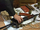Уже установлены расценки на оружие. Так, пулеметы и гранатометы РПГ-7, 7В и 27, винтовка СВГ оцениваются в 9000 рублей, автомат - 8000 рублей, пистолет или револьвер, а также пистолеты-пулеметы - 6000 рублей, подствольные гранатометы - 7000 рублей