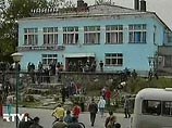 В Кондопоге выстрелом из пистолета ранен участник массовых беспорядков у ресторана "Чайка" В Кондопоге выстрелом из пистолета ранен участник массовых беспорядков у ресторана "Чайка"