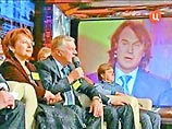 В одном из выпусков программы "Народ хочет знать" Киры Прошутинской произошла таинственная история. В кадре возник "призрак" – ноги, принадлежавшие, по видимости, живому человеку до того, как его "стерли" монтажеры… В одном из выпусков программы "Народ хочет знать" Киры Прошутинской произошла таинственная история. В кадре возник "призрак" – ноги, принадлежавшие, по видимости, живому человеку до того, как его "стерли" монтажеры…