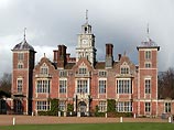 В верхней строчке рейтинга – Blickling Hall (Норфолк), который сотрудники Фонда назвали "великолепным зданием в якобистском стиле, прославленном своими прекрасными гобеленами, коллекцией редких книг и, по некоторым сведениям, призраком Анны Болейн б В верхней строчке рейтинга – Blickling Hall (Норфолк), который сотрудники Фонда назвали "великолепным зданием в якобистском стиле, прославленном своими прекрасными гобеленами, коллекцией редких книг и, по некоторым сведениям, призраком Анны Болейн б