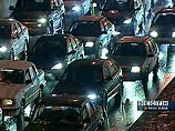 В Москве в четверг вечером на Московской кольцевой автодороге (МКАД), Третьем транспортном кольце и некоторых центральных улицах образовались серьезные автомобильные заторы