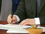 Путин подписал закон об увеличении базовых частей пенсий Путин подписал закон об увеличении базовых частей пенсий