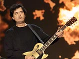 Группа Led Zeppelin отложила концерт из-за сломанного пальца Джимми Пейджа
Группа Led Zeppelin отложила концерт из-за сломанного пальца Джимми Пейджа