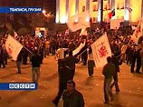 Митингующие в Тбилиси попытались штурмовать здание парламента