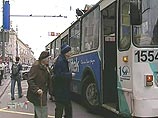Изменения в работе нескольких маршрутов троллейбусов и автобусов будут действовать только 4 ноября с 12 часов и до окончания мероприятий", - пояснил собеседник агентства