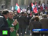 Митинг у здания парламента Грузии, начавшийся 1 ноября поздно вечером и продолженный 2-3 ноября, возобновится в воскресенье, 4 ноября, в 13:00 мск. 