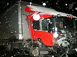 Актер, управлявший иномаркой Toyota, выехал на полосу встречного движения и столкнулся с грузовым автомобилем Актер, управлявший иномаркой Toyota, выехал на полосу встречного движения и столкнулся с грузовым автомобилем