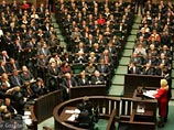 Между тем первое заседание Сейма шестого созыва началось в Варшаве с торжественной присяги 460 депутатов
