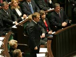Премьер Польши передал президенту-близнецу прошение об отставке и завещал не отказываться от ПРО Премьер Польши передал президенту-близнецу прошение об отставке и завещал не отказываться от ПРО