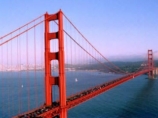 Китайский сухогруз задел опору моста у берегов Калифорнии. В воды залива Сан-Франциско вытекло около 250 тонн мазута