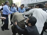 Посаженная под домашний арест Беназир Бхутто вновь пыталась прорваться через полицейское оцепление
