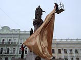 Опасаясь националистов, памятник Екатерине II в Одессе застраховали и окружили милицией и видеокамерами Опасаясь националистов, памятник Екатерине II в Одессе застраховали и окружили милицией и видеокамерами