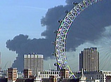 Британский телеканал SkyNews демонстрирует в эти минуты кадры огромного столпа дыма, заволакивающего небо Лондона. Официальные лица от комментариев пока воздерживаются