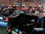 В понедельник вечером северо-запад МКАД застыл во многокилометровых пробках
В понедельник вечером северо-запад МКАД застыл во многокилометровых пробках