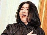 В 1992 году за роль Сонг Лилинг в спектакле "Мадам Баттерфляй" по одноименной пьесе американского драматурга Дэвида Хванга, он был признан лучшим актером года. В 1992 году за роль Сонг Лилинг в спектакле "Мадам Баттерфляй" по одноименной пьесе американского драматурга Дэвида Хванга, он был признан лучшим актером года.