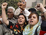 После того, как власти, ссылаясь на действующее в стране чрезвычайное положение, пресекли попытки партии Бхутто организовать демонстрации, у нее не осталось надежды на то, чтобы использовать акции протеста для проведения своей избирательной кампании