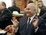 Теперь Эдуард Лимонов и радио "Свобода" должны выплатить Лужкову по 500 тысяч рублей Теперь Эдуард Лимонов и радио "Свобода" должны выплатить Лужкову по 500 тысяч рублей