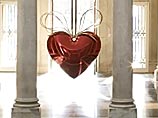 "Висящее сердце" Джеффа Кунса продано за 21 млн долларов 