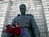 Мэр Таллина и лидер Центристской партии Эстонии Эдгар Сависаар признал, что решение о переносе памятника советскому воину-освободителю в Таллине весной 2007 года было ошибкой
