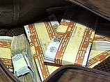 Злоумышленники избили его и похитили автомобиль, в котором находилось более 200 тысяч рублей. Злоумышленники избили его и похитили автомобиль, в котором находилось более 200 тысяч рублей.