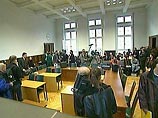 В Германии судят неоднократно судимого педофила, которому удалось устроиться на работу в детский сад вахтером. Теперь его обвиняют в растлении двух детей В Германии судят неоднократно судимого педофила, которому удалось устроиться на работу в детский сад вахтером. Теперь его обвиняют в растлении двух детей