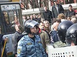 Митинг продолжился шествием. По словам Прокудина, пока инцидентов на марше не было.     