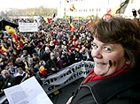 Участники акции против раскола страны завершили шествие по центральным магистралям бельгийской столицы митингом на Площади 50-летия (образования бельгийского государства)