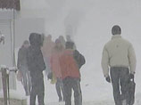 Циклон, достигший Сахалина, завалил снегом дороги и нарушил электроснабжение