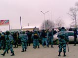 Есть свидетельства о том, что милиция избивала людей. Несколько участников митинга в Назрани с серьезными травмами попали в больницу Есть свидетельства о том, что милиция избивала людей. Несколько участников митинга в Назрани с серьезными травмами попали в больницу