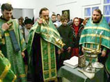 В Архангельске сегодня совершен поджог дома отца Владимир (по центру), настоятеля православного Свято-Ильинского кафедрального собора В Архангельске сегодня совершен поджог дома отца Владимир (по центру), настоятеля православного Свято-Ильинского кафедрального собора