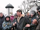 Он добавил, что ни на Белых, ни на Немцова не было составлено протоколов об административных правонарушениях. "Таким образом, процессуально это задержанием назвать нельзя", - сказал представитель ГУВД