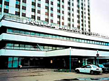 Например, в "Измайлово", гостинице советской эры на 8 тысяч коек, которую едва ли можно назвать модным местечком, может оказаться что-то дешевое, но даже там цены начинаются с 400 долларов - и при этом все забито