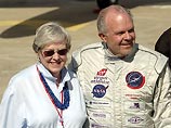 Супруга американского рекордсмена-авиатора Стива Фоссетта подала иск в суд с требованием признать его погибшим
