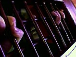 Девочка была арестована 21 октября. Полицейские запихнули подозреваемую в переполненную камеру и забыли о ней. Девочка была арестована 21 октября. Полицейские запихнули подозреваемую в переполненную камеру и забыли о ней.