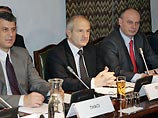 "Такова демократическая воля большинства населения Косово, и мы должны ее уважать, - заявил журналистам в Бадене президент края Фатмир Сейдиу. - Мы не хотим оставаться заложниками тех, кто отрицает наше право на самостоятельное существование" "Такова демократическая воля большинства населения Косово, и мы должны ее уважать, - заявил журналистам в Бадене президент края Фатмир Сейдиу. - Мы не хотим оставаться заложниками тех, кто отрицает наше право на самостоятельное существование"
