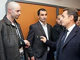 Президент Франции пообещал привлечь к суду стрелявших в полицейских участников беспорядков Президент Франции пообещал привлечь к суду стрелявших в полицейских участников беспорядков