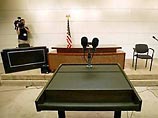 В США судья посадил 46 человек из-за телефонного звонка на заседании